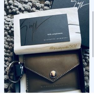 new gift boxed 🎁 Italian leather designer card case and keyring